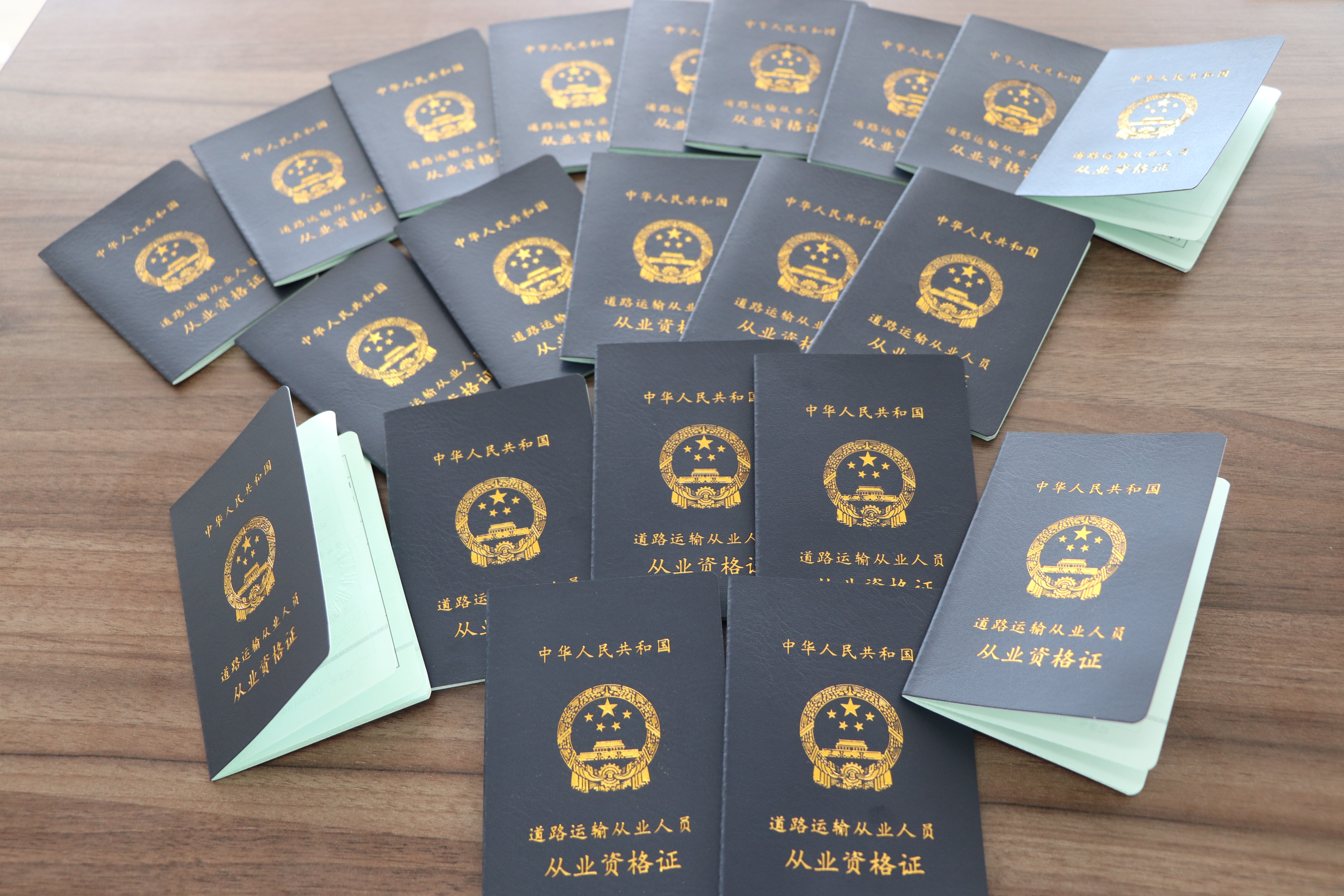 【濟(jì)寧大運(yùn)河駕校】客貨運(yùn)上崗證火熱報(bào)名中，大車司機(jī)必備！(圖2)