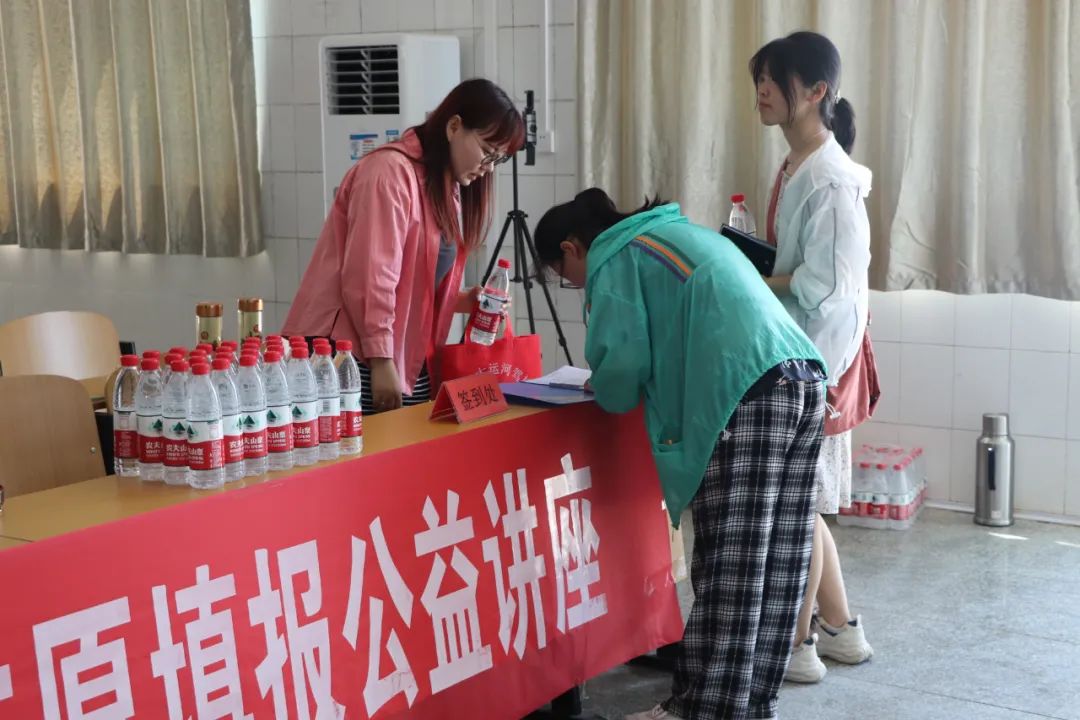 【濟(jì)寧大運(yùn)河駕?！恐暨h(yuǎn)航丨高考志愿填報公益講座順利開展！(圖5)