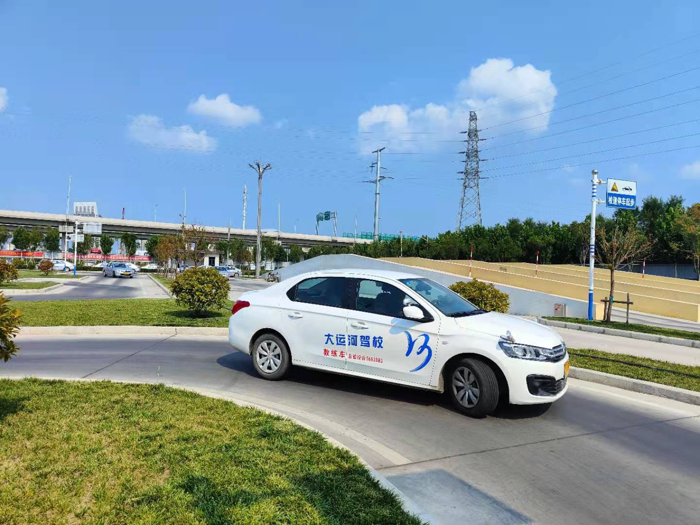 【濟寧大運河駕校】暑期夏令營火熱進行中~(圖5) 【濟寧大運河駕?!渴钇谙牧顮I火熱進行中~(圖5)